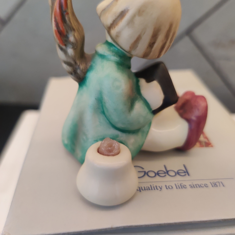 Goebel Hummel #532 Angel Joyous News with Accordion in Original box - Picture 4 of 7